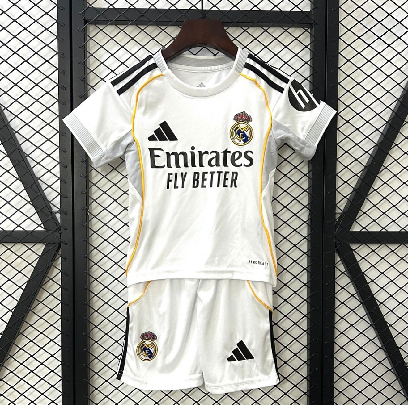 Conjunto de Criança Principal 2025 - Real Madrid 🇪🇸